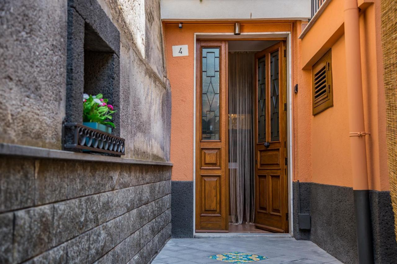 B&B Cortile Aurora Bronte Exterior photo